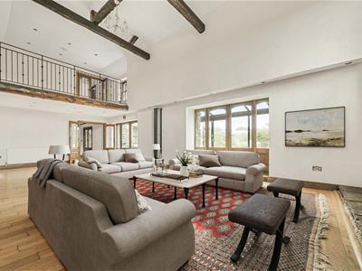 Lounge (Virtually Staged)